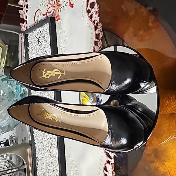 Authentic Yves  Saint Laurent Tribute Pumps - Picture 7 of 12